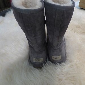 Grey UGGS Australia size 7